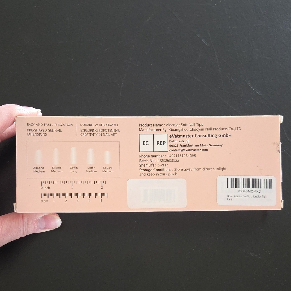 NIB Soft Nail Tips - Picture 2 of 5